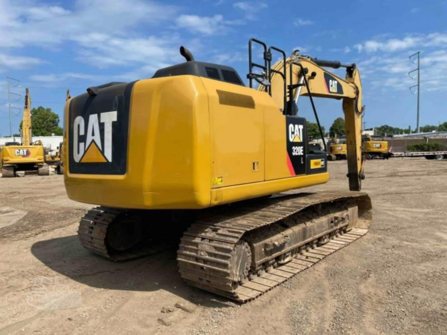 Caterpillar 320EL Excavator