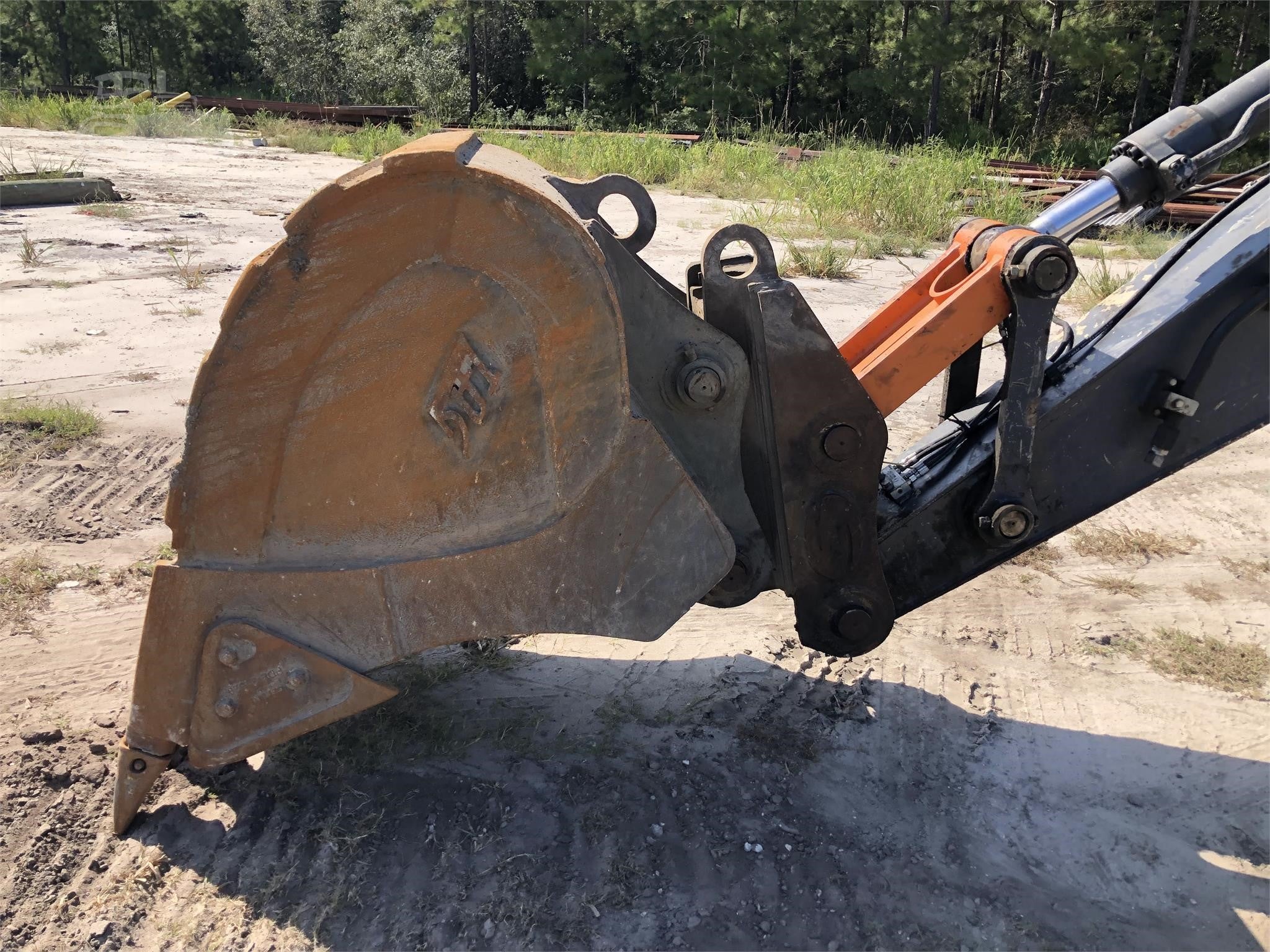 2015 Deere 250G Lc