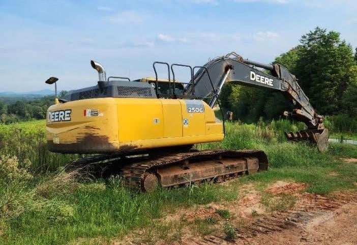 2016 Deere 250G Lc