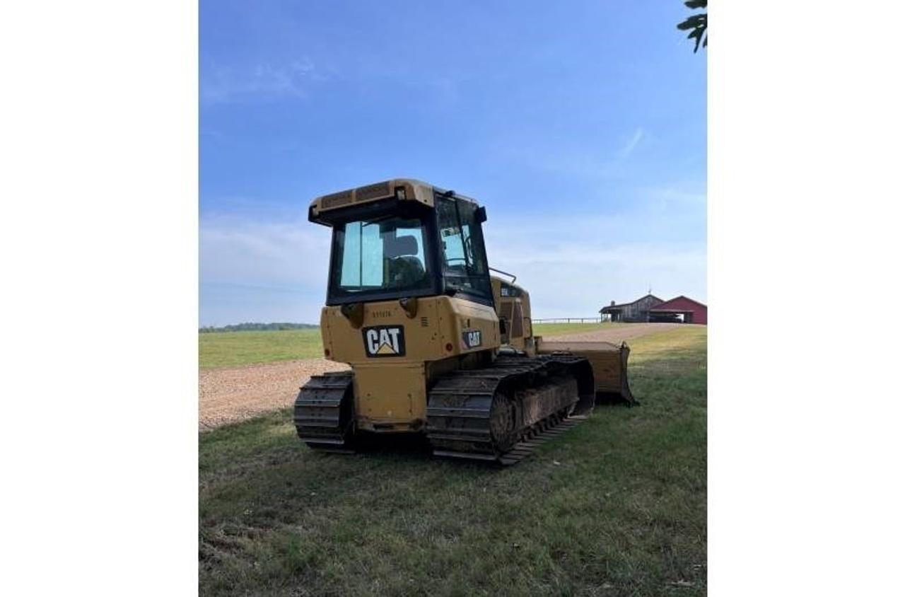 Cat D5K2LGP Dozer