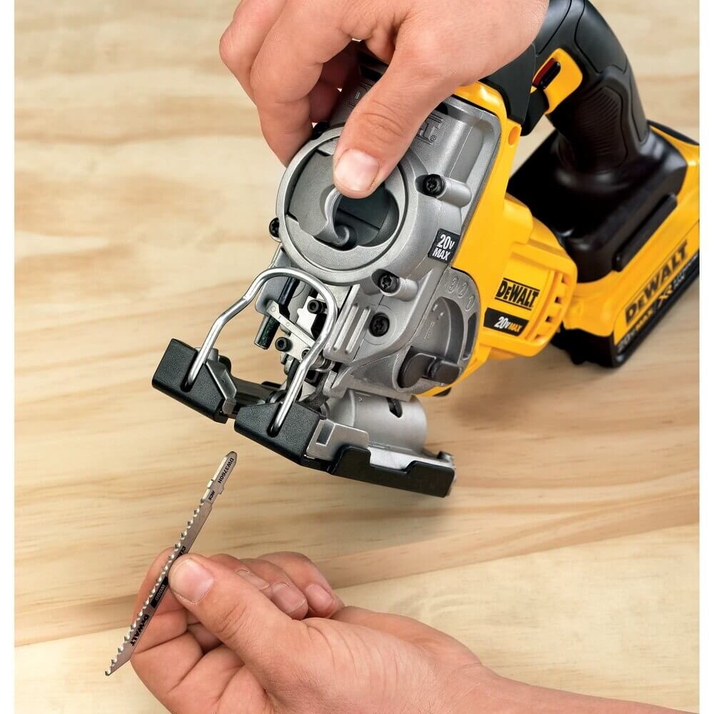 DEWALT DCS331M1 20V MAX* Jig Saw Kit